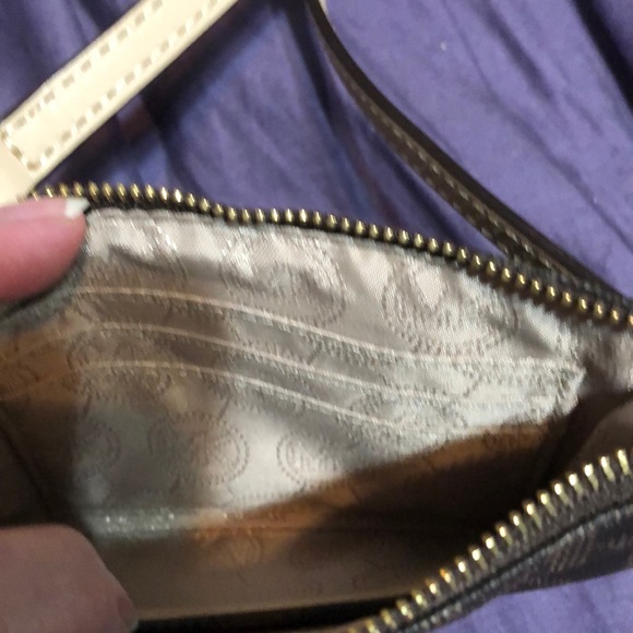 Michael Kors small wristlet - Picture 3 of 5